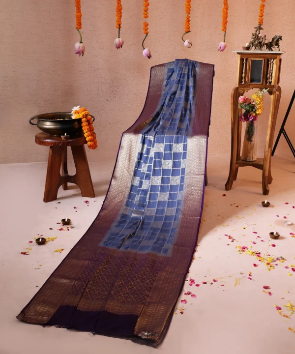 Crape Silk Saree in Dark Greay Color with Golden Zari Big Checks - Image 4