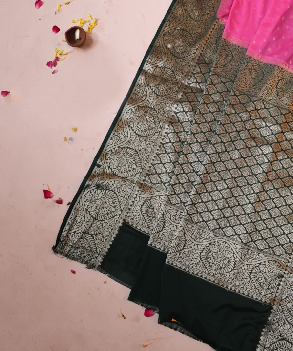 Fusia Pink Crape Silk Saree with Small Polka Dot Golden Zari Booti - Image 4