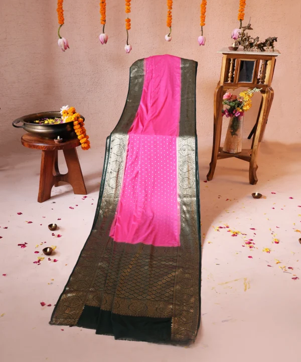 Fusia Pink Crape Silk Saree with Small Polka Dot Golden Zari Booti - Image 3