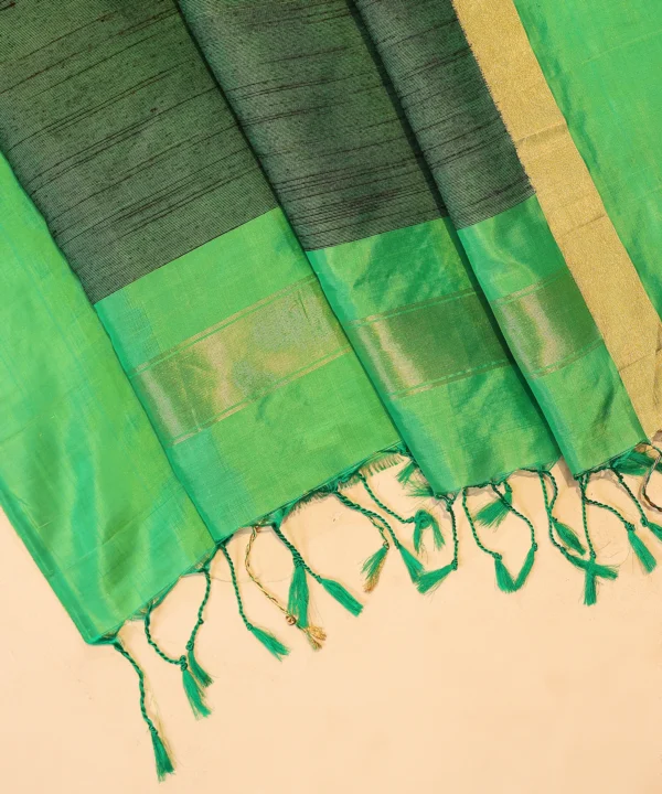 Handloom Silk Green Saree with Modern Twist of Checkard Red border - Image 2