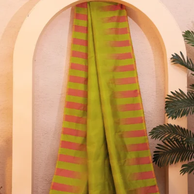 Handloom Silk Green and Pink Double Tone Saree with Tassels on Pallu