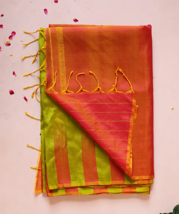 Handloom Silk Green and Pink Double Tone Saree with Tassels on Pallu