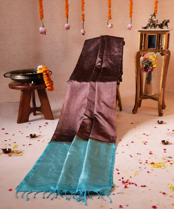 Handloom Silk Saree in chocolate Brown Color With Small Zari - Image 3